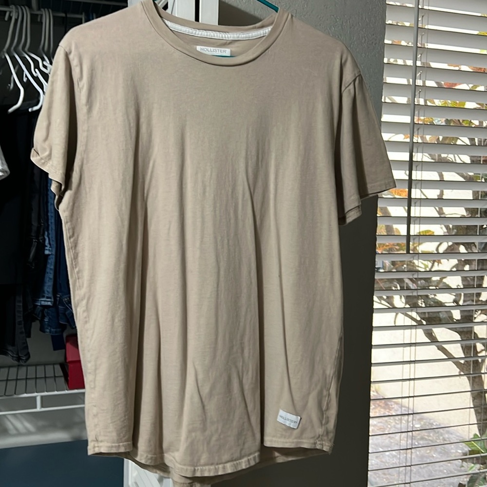 Men’s Hollister size medium, long line fit cotton T-shirt
